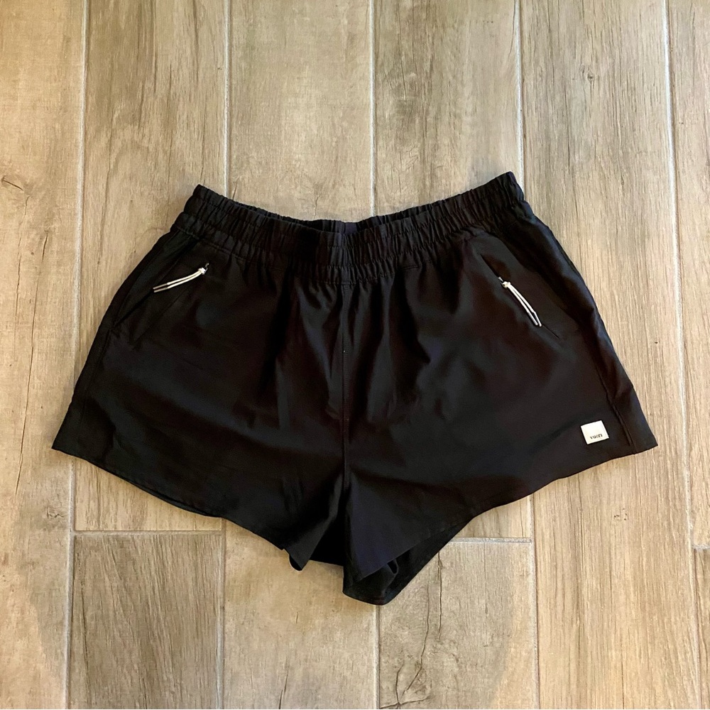 Vuori Dash Short - Black